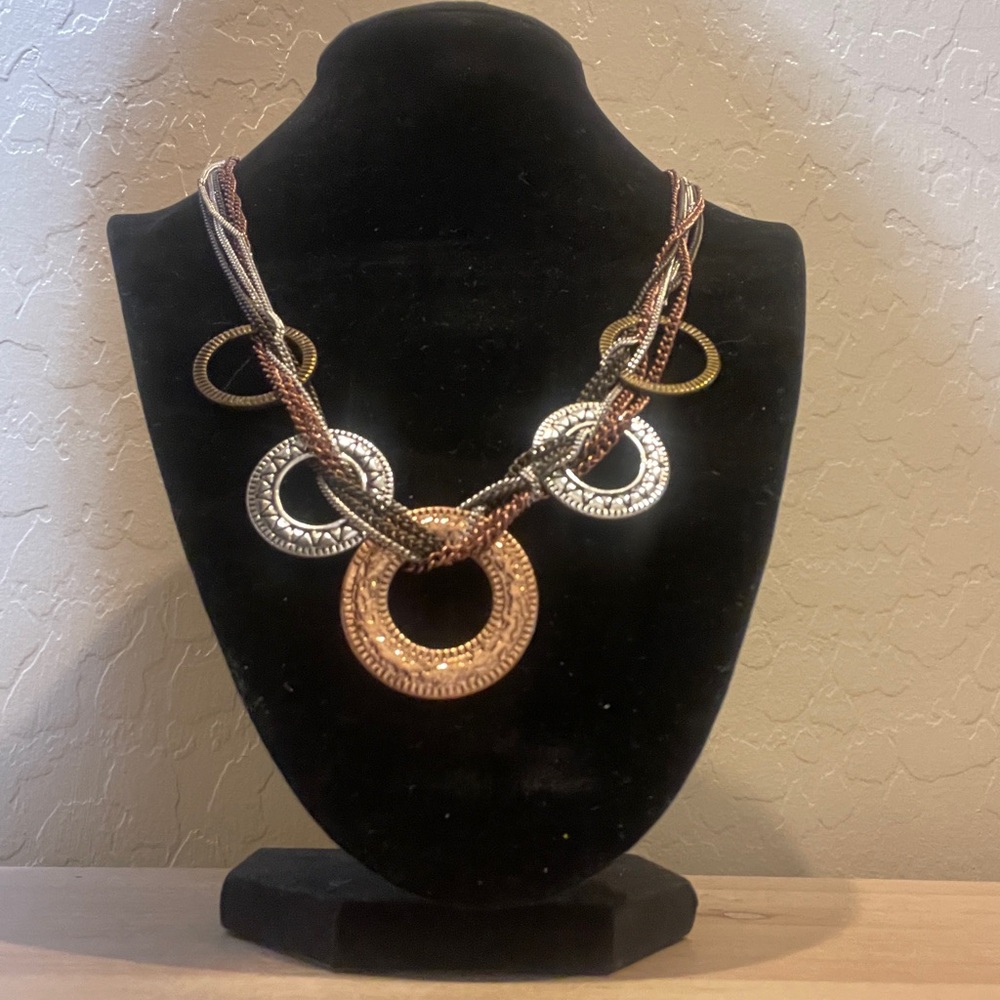 Chained necklace